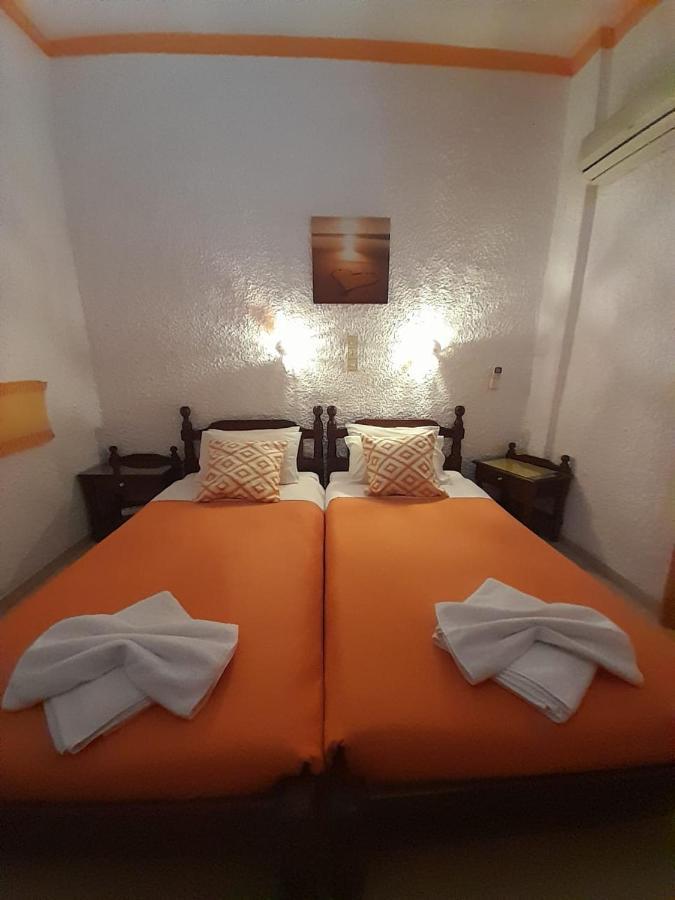 Artemis Rooms Agia Marina  Exterior photo
