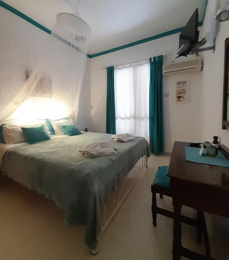 Artemis Rooms Agia Marina  Exterior photo