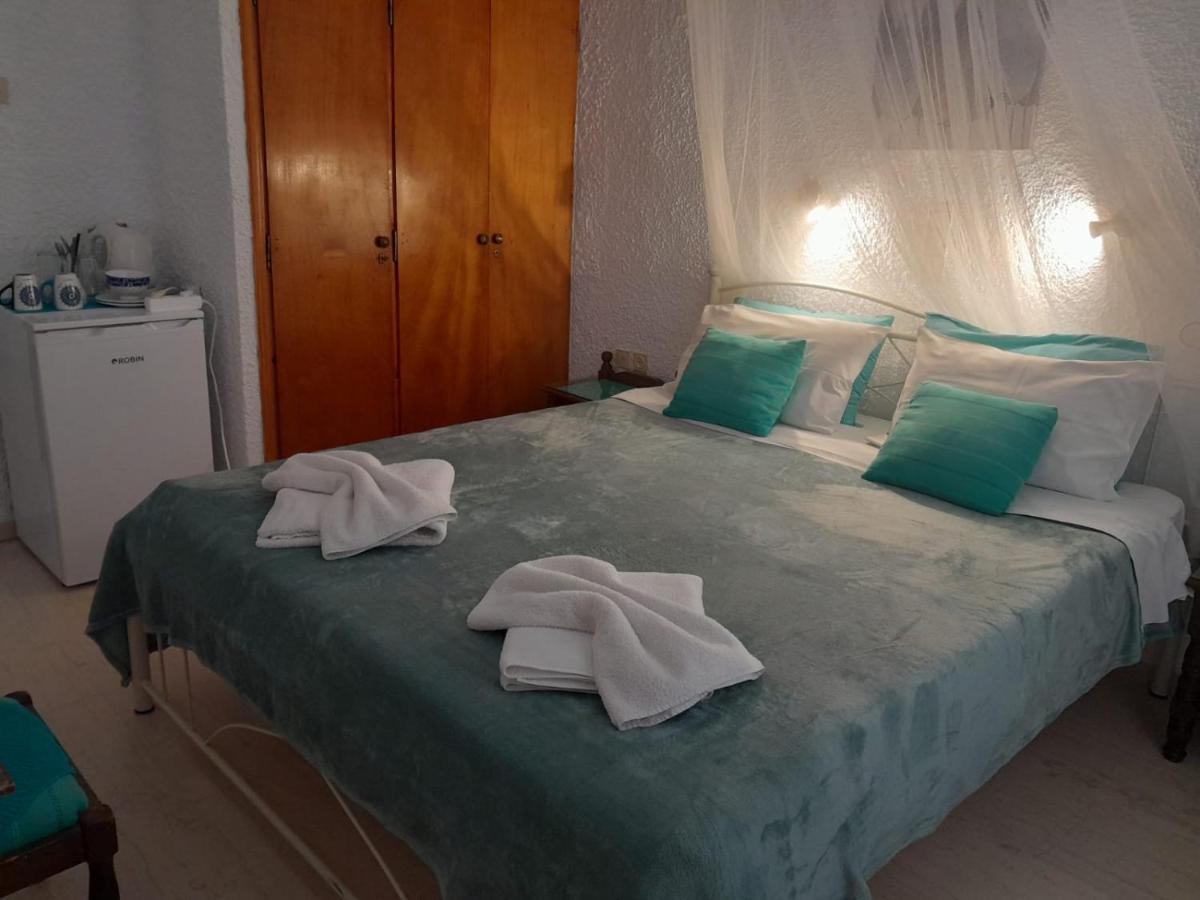 Artemis Rooms Agia Marina  Exterior photo