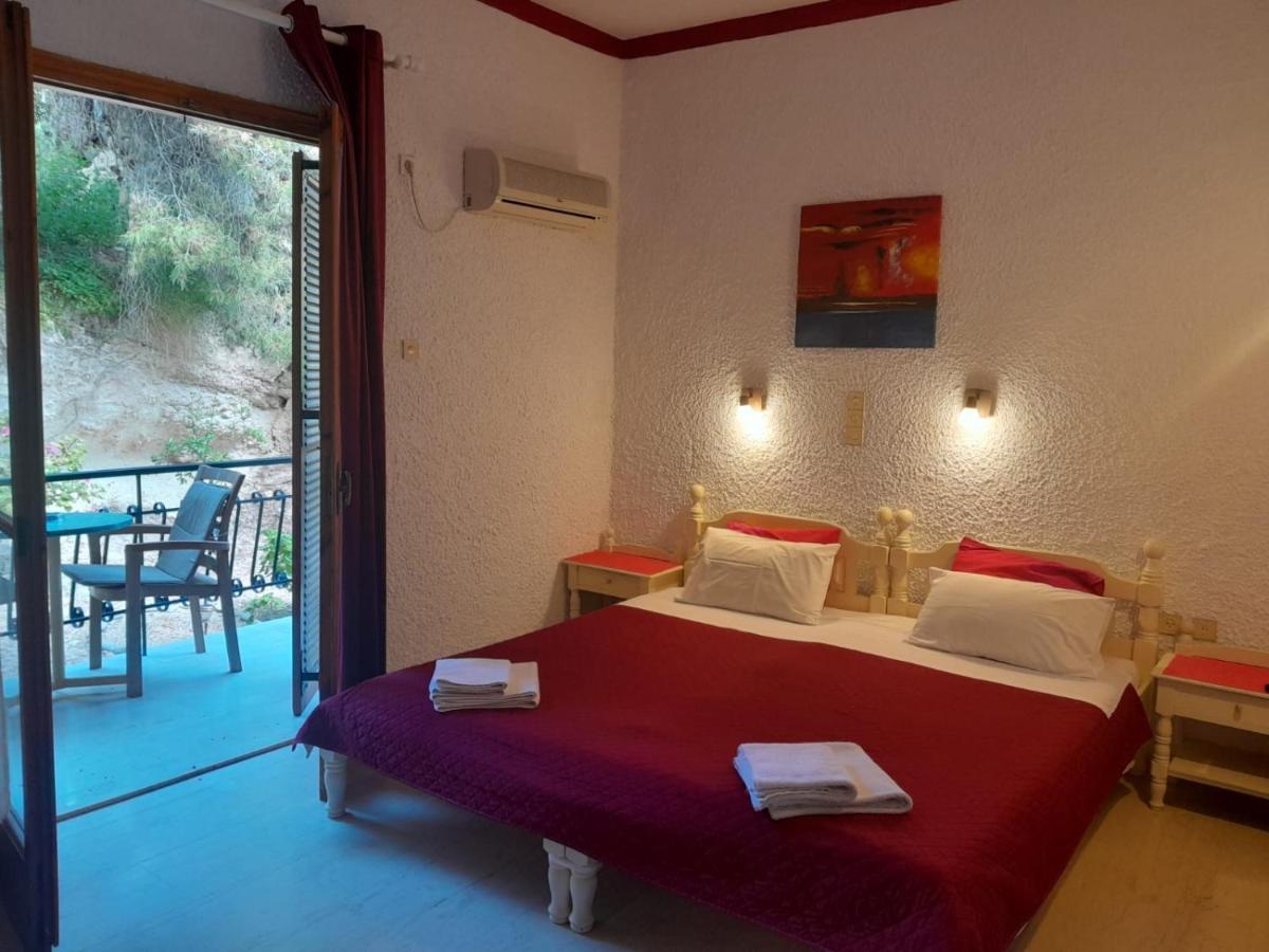 Artemis Rooms Agia Marina  Exterior photo