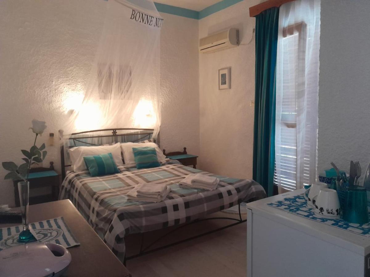 Artemis Rooms Agia Marina  Exterior photo