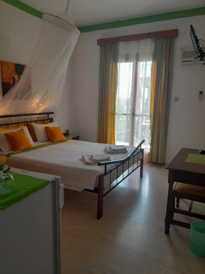 Artemis Rooms Agia Marina  Exterior photo