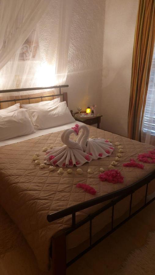 Artemis Rooms Agia Marina  Exterior photo
