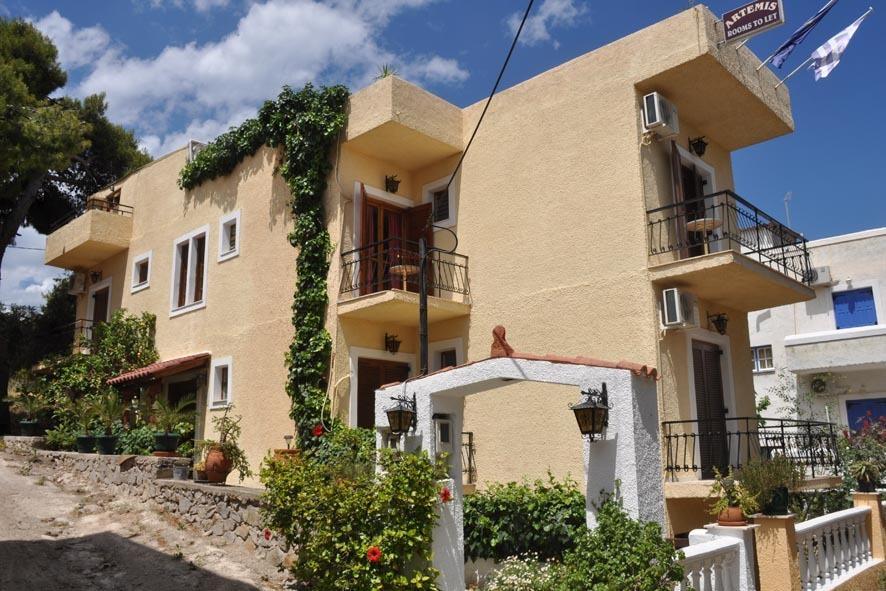 Artemis Rooms Agia Marina  Exterior photo