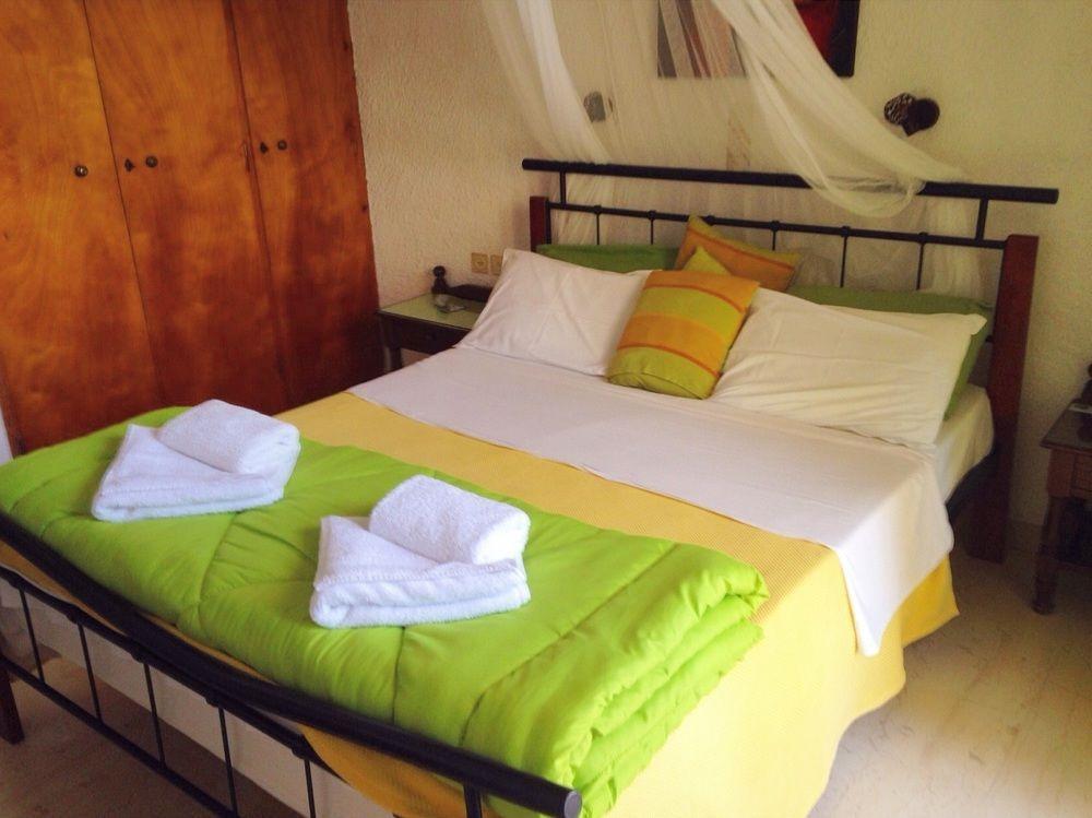 Artemis Rooms Agia Marina  Exterior photo