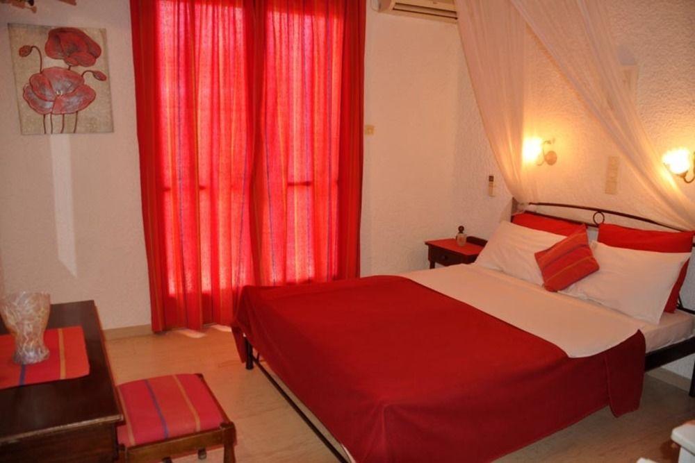 Artemis Rooms Agia Marina  Exterior photo