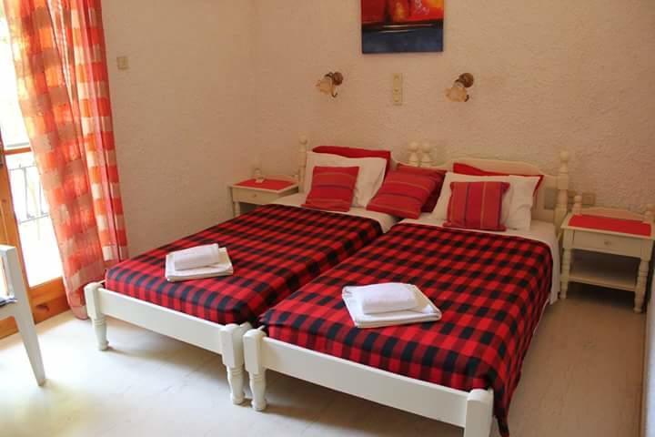 Artemis Rooms Agia Marina  Exterior photo