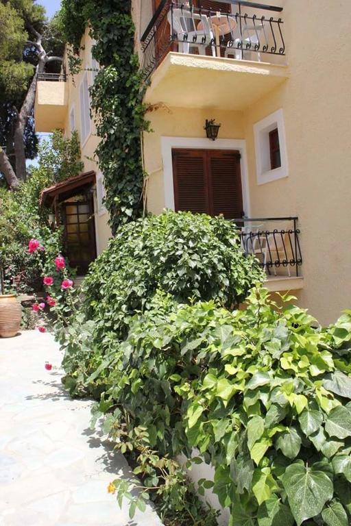 Artemis Rooms Agia Marina  Exterior photo