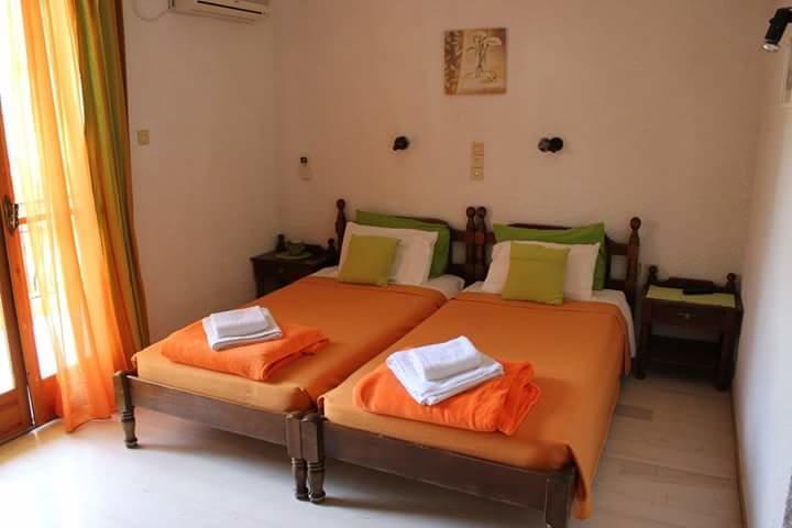 Artemis Rooms Agia Marina  Exterior photo