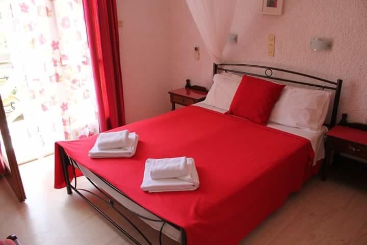 Artemis Rooms Agia Marina  Exterior photo